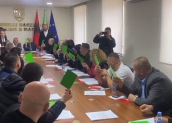 PSD e Doshit bashkon votat me opozitën, rrëzohet kalimi i buxhetit për Malësinë e Madhe! Debate në mbledhje