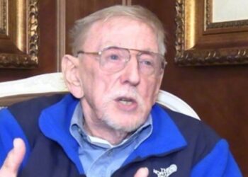 Denoncoi genocidin serb/ Amaneti i ish-ambasadorit amerikan: Kur të vdes, më varrosni në Kosovë