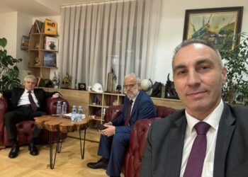 Emrat/ Talat Xhaferri kryeministër dhe plot ministra shqiptarë, qeveria maqedonase pritet të krijohet nga një kabinet historik
