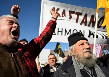 Protesta e fermerëve grekë bllokon qarkullimin e autobusëve dhe kamionëve në aksin Kallpaq-Janinë