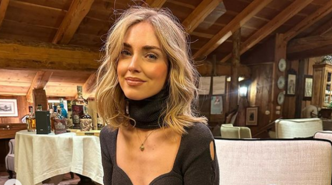 Chiara Ferragni nuk gjen qetësi as pas zbulimit të skandalit me ëmbëlsirën e Krishtlindjes, sërish përplasje mes kompanive