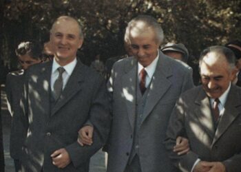 Fjalët e fundit të Hysni Kapos dhe vdekja misterioze, akuzat e bashkëshortes: Ç’ndodhi gjatë vizitës së Ramiz Alisë