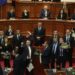 Rithemelimi sot proteston para Parlamentit, deputetët plan për bllokimin e seancës plenare