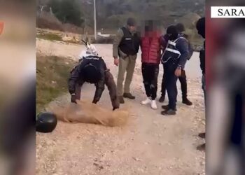 18-vjeçari në Sarandë kapet duke shitur pushkë dhe municion luftarak, policia i vë prangat