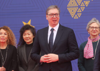 Vuçiç ndjek fjalimin e Putinit gjatë samitit të BE në Tiranë: Pashë që foli për raketat Sarmat