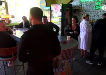 Meritoni pyet banorët: Keni menduar ndonjëherë për treshe? Ja reagimi i tyre