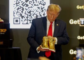 Një ditë pasi u gjobit me 355 milionë dollarë për mashtrim, Donald Trump prezanton linjën e atleteve! Ja sa do të kushtojnë