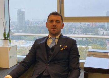 “Jam Blerim Hoxha, personi që Ahmetaj shpifi për mua”, biznesmeni reagon me një SMS dhe…