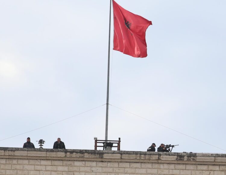 FOTOLAJM/ Zelensky në Tiranë, ja kush janë snajperistët që mbrojnë Presidentin e Ukrainës