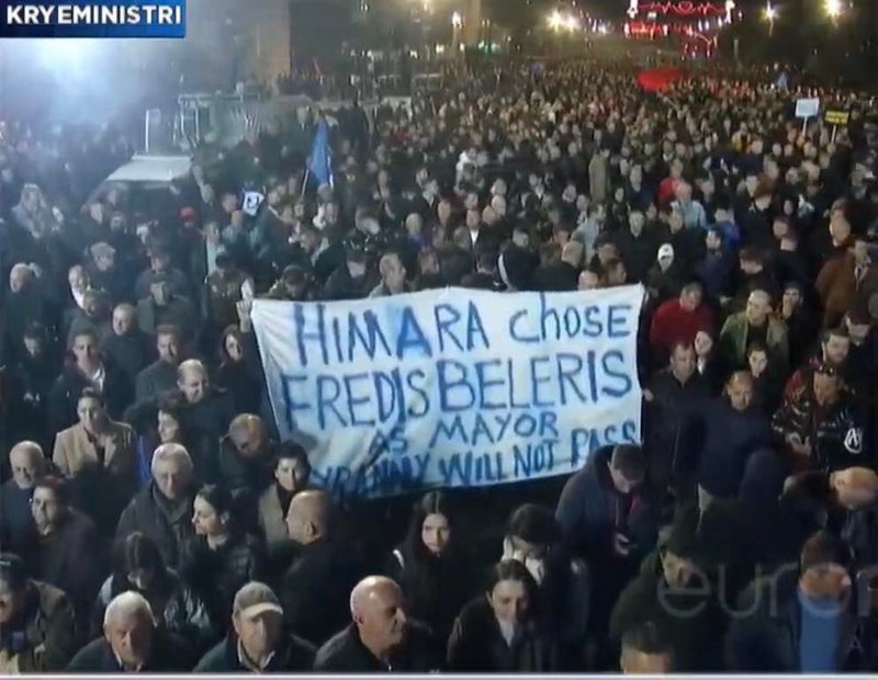 Protesta greke e Sali Berishës