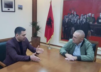 Partia e Ilir Metës i qan hallin Arben Ahmetajt: I kanë bllokuar llogaritë, nuk po shkollon dot vajzën!