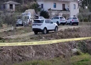 Tmerr në Durrës, 19-vjeçarja vret babanë dhe e varros në oborr: Më fejoi pa dëshirën time