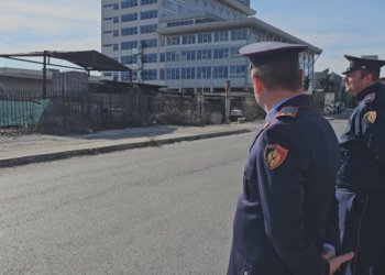 Nis puna për heqjen e ”varrezave” motorike në rrugën dytësore Tiranë-Durrës