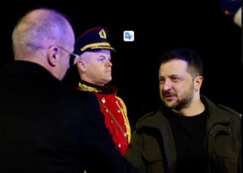 Zelensky mbërrin në Rinas, pritet nga ministri Hasani dhe ambasadori ukrainas