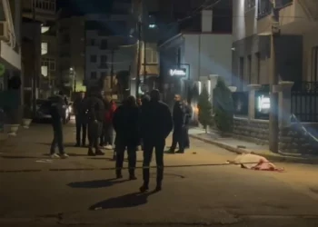 Qëlloi me armë zjarri 40-vjeçarin dhe me pas veten, kush janë dy personat që humbën jetën sot në Korçë (Emrat)
