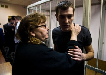 “S’dua të dëgjoj asnjë ngushëllim”, reagon nëna e Navalny: E takova të hënën, ishte i shëndetshëm