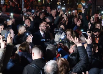 Berisha me Bardhin poshtë ballkonit, zbulon datën e protestës së ‘Foltores’: E gjithë Shqipëria në Tiranë