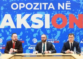 Emrat/ Pas dy vitesh përçarje, grupi Bardhi-Berisha bashkohet në selinë blu: Kush janë deputetët e pranishëm, mungojnë vetëm…!