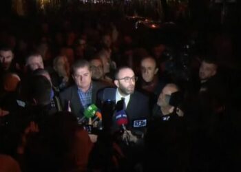 Bardhi në delir pas pjesëmarrjes në tubimin poshtë ballkonit të Berishës: PD, e bashkuar. Kemi shumë punë për t’u forcuar, por…!