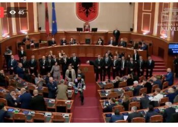 PS heq nga rendi i ditës ‘bastet online’, ‘Rithemelimi” dhunë ndaj Gardës, Kuvendi miraton ligjet dhe ‘rrëzon’ Bashën