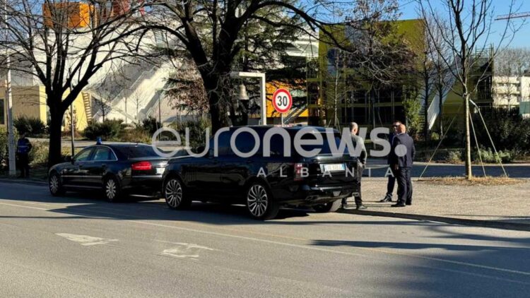 FOTO/ Kreu i SPAK mbërrin te Piramida, pritet të takohet me sekretarin Blinken
