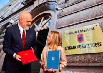 Emrat/ Marrëveshja me Italinë për emigrantët, 5 arsyet pse tre gjyqtarë të Kushtetueses votuan kundër protokollit