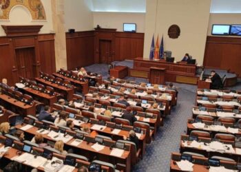 Kuvendi i Maqedonisë së Veriut shkarkon në mesnatë dy ministra shqiptarë