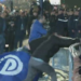 FOTO/ Militantët e Berishës rrëzojnë kordonin para kryeministrisë, hedhin sende drejt policëve