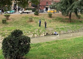 FOTOT/ Gjendet një motor i braktisur në lumin Lana, çfarë dyshohet