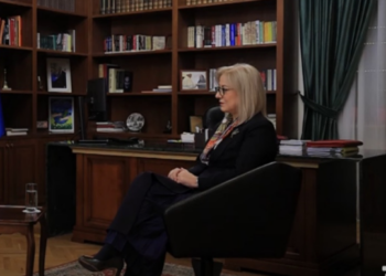 Kryetarja e Kuvendit, apel për reflektim: PD ka sjellë krizën e saj të brendshme në Parlament, ta kapërcejmë