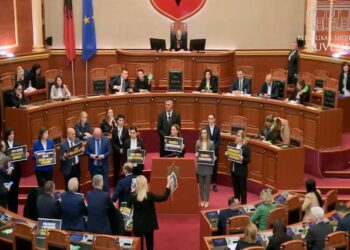 Me 72 vota pro, PS miraton ligjin për bastet online mes zhurmueseve të opozitës