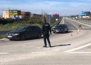 Policia e FNSH “blindojnë” Vlorën, kontrolle në hyrje dhe dalje të qytetit. Personat e dyshimtë janë ndaluar dhe…!