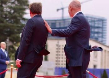 FOTO-LAJM/ “Duke shty procesin”, Rama shfaqet pas komisionerit të BE, Varhelyi. E shoqëron drejt…!