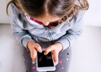 Pajisjet dixhitale/Mjekët okulistë: Depistimi nëpër shkolla zbuloi se 1 në 3 fëmijë ka me probleme me sytë