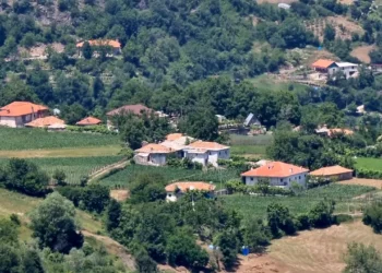 Të rinjtë lënë fshatin për qytetin, qarqet me rënien më të madhe gjatë vitit 2022