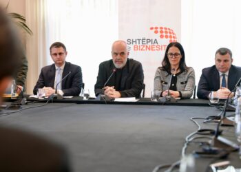 Digjitalizimi i shërbimeve financiare, Rama: Zgjidhje për informalitetin, sistemi bankar s’mund të ngelet pas