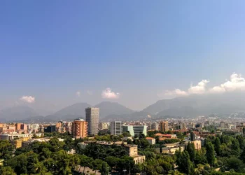 LISTA/ Blogerët spanjollë promovojnë 10 atraksionet turistike në Tiranë
