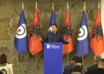 Basha ‘zbret’ në bazë: Një pakicë kërkon të kontrollojë Shqipërinë. Pushteti po mbahet për një grusht klientësh