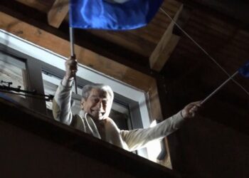 Mitingu i Berishës nga dritarja banesës, Mërtiri: Protestat bëhen kundër SPAK dhe vetë opozitës…!