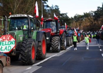 Vijon protesta e fermerëve, bujqit polakë bllokojnë autostradën kyçe me Gjermaninë