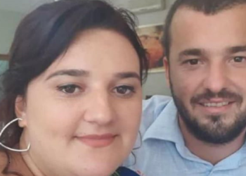 Foto/ Gruaja humbi jetën në një aksident me makinë, bashkëshorti në luftë me vdekjen