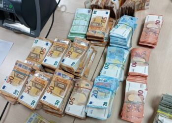 Me mbi 340 mijë euro në makinë, policia arreston çiftin shqiptar në Francë! Ishin nisur për ‘fundjavë luksoze’ drejt Madridit. Dyshohet…!