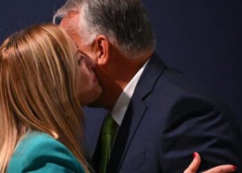 Nga takimet me Melonin te mikpritja e Macron, si u bind “kokëforti” Orban për të miratuar miliardat e BE për Ukrainën