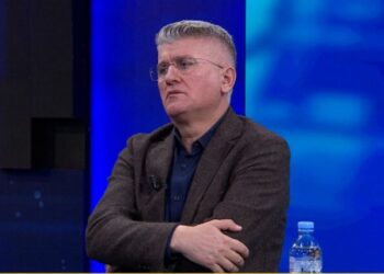 Gjekmarkaj: Basha të mos kthehet në kloun të qeverisë. Gjykata t’i japë vulën shumicës. Zelensky në Tiranë? Rama e përdor për propagandë