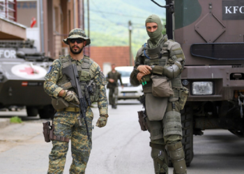 Stabilizohet situata në veri të Kosovës, KFOR tërheq të gjitha njësitë nga ndërtesa e komunës së Zveçanit