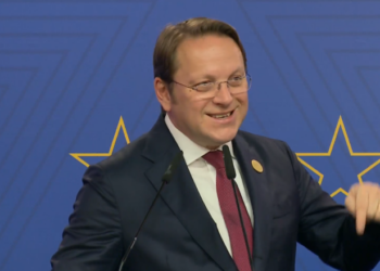 Varhelyi: Vendet e Ballkanit Perëndimor po fillojnë të aplikojnë rregullat ende pa u anëtarësuar në BE