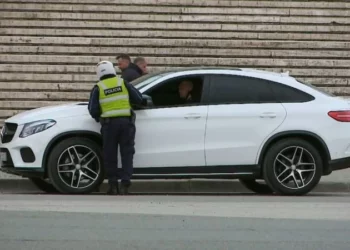 Për narkomanët, jo patentë/ Shefi i Urgjencës: Ka shumë aksidente, t’u hiqet leja e drejtimit