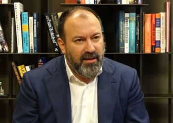 Ministri për Pushtetin Vendor, Mazniku: Rishikim për pagat e bashkive brenda 6 muajve