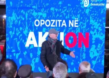 Aktori Malkaj-Berishës: Të tradhtuan ministrat që kur erdhën tek ty ishin me çorape të grisura. Dalloji njerëzit o Doktor, u vijnë këmbët erë…!