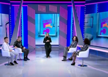 “S’kanë para meshkujt, dy vetë mbajnë një partnere”/ E ftuara: Vajzat e kanë të vështirë…!